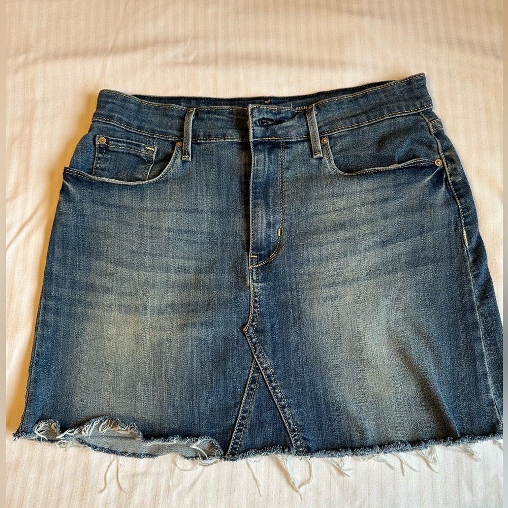 Levi's Signature High Rise Denim Mini Skirt Size 6 Y2K